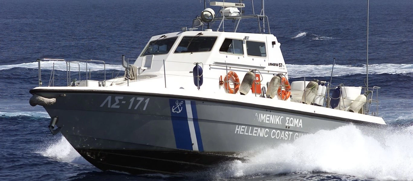 Συναγερμός στο Λιμενικό: Εντοπίστηκε σκάφος με 70 αλλοδαπούς νότια των Χανίων